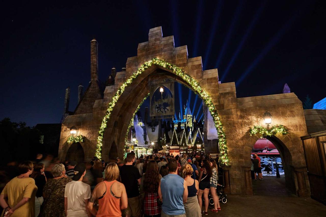 Les fans de Harry Potter peuvent passer Noël à Poudlard | PEOPLE.com