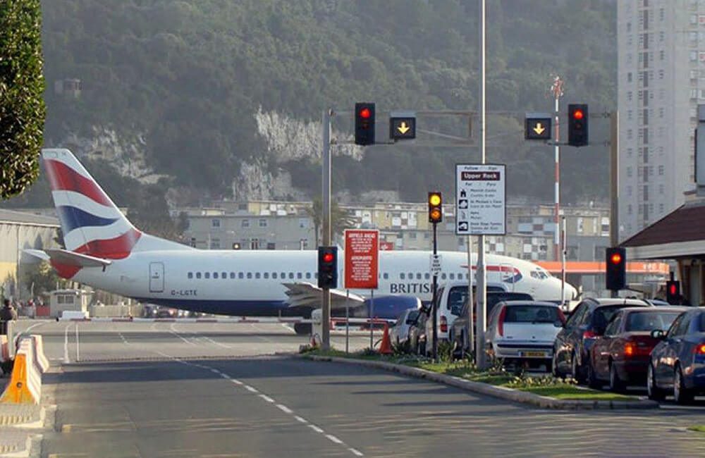 Gibraltar Airport - United Kingdom @siusalukialum / Pinterest.com